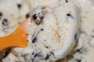 800px-Chocolate_chip_cookie_dough_ice_cream_with_orange_spoon